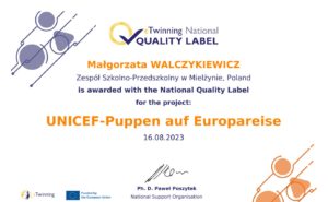 Krajowa Odznaka Jakości – „Unicef-Puppen auf Europareise – Lalki Unicef w podróży po Europie”